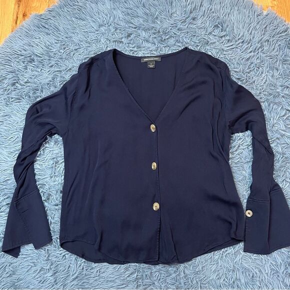 Revolve Something Navy V-Neck Button Down Blouse in Navy Night Size M - Picture 2 of 6